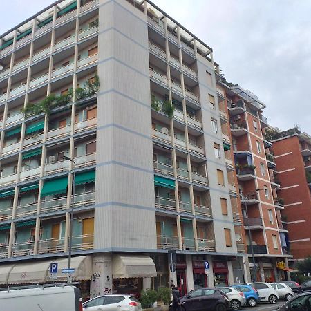 Meta Italy Da Enzo Apartment Milan Exterior photo